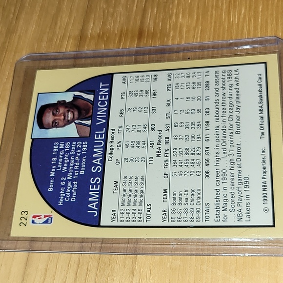 Michael Jordan. ERROR CARD. MJ is wearing the number 12 jersey. - Picture 3 of 4